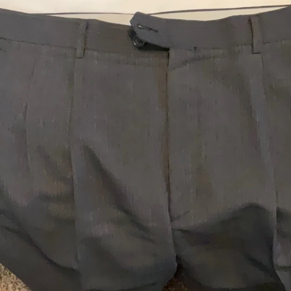 Men’s suit,size 44. Gray with blue and cream threads.